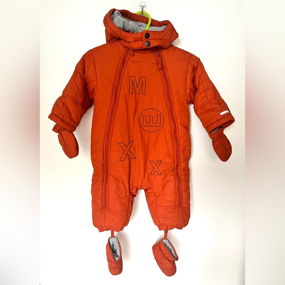 Kids winter body suit. Unisex, size 9-12m. like new condition. Made in Spain